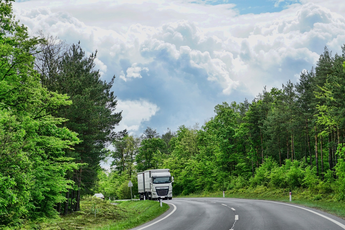 How to Choose the Right Trucking Company