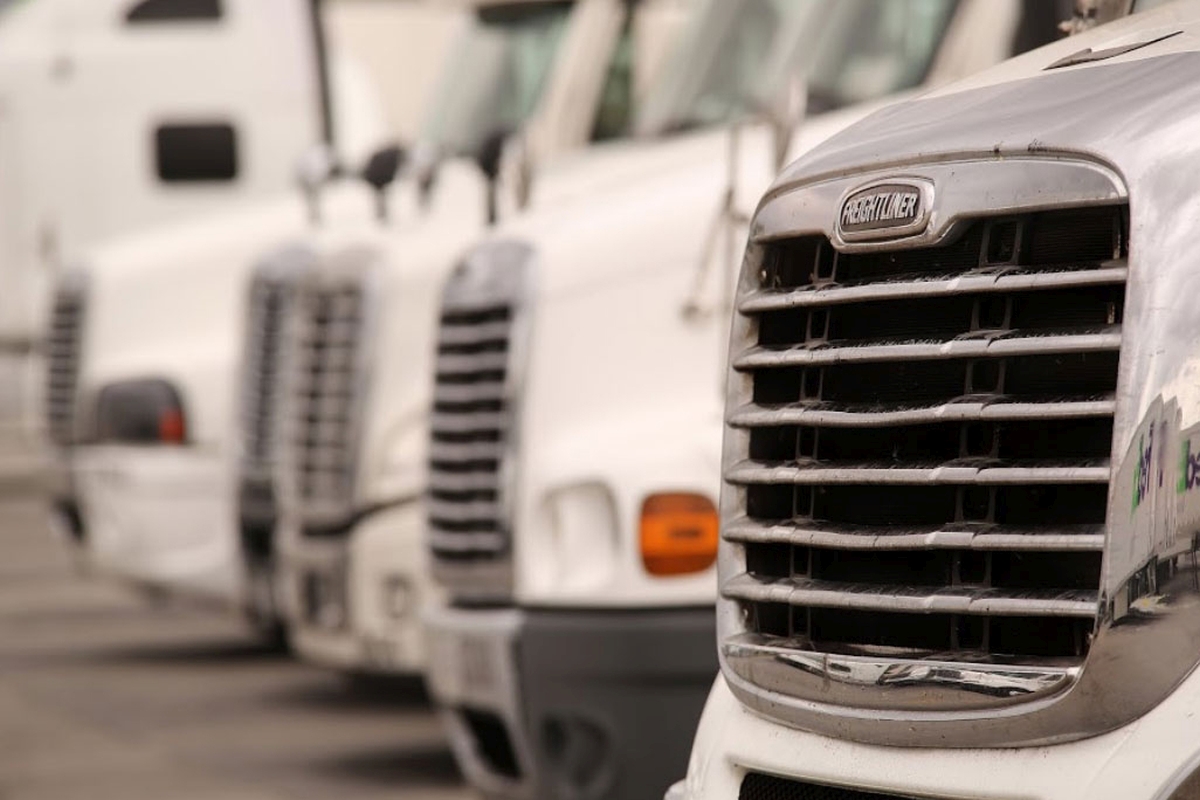 Why is a Small Trucking Company the Right Choice?